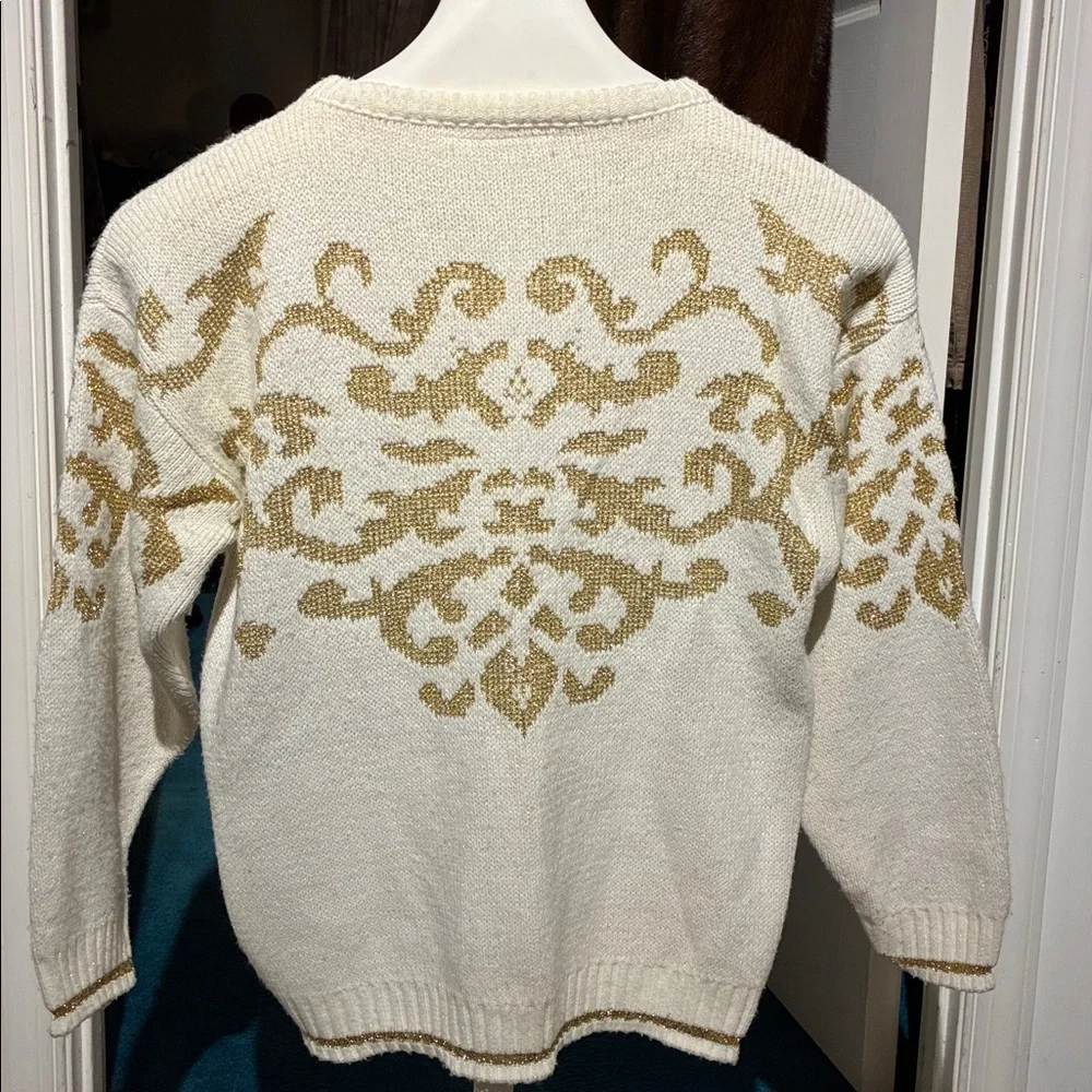 Elegant Vintage White and Gold Sweater